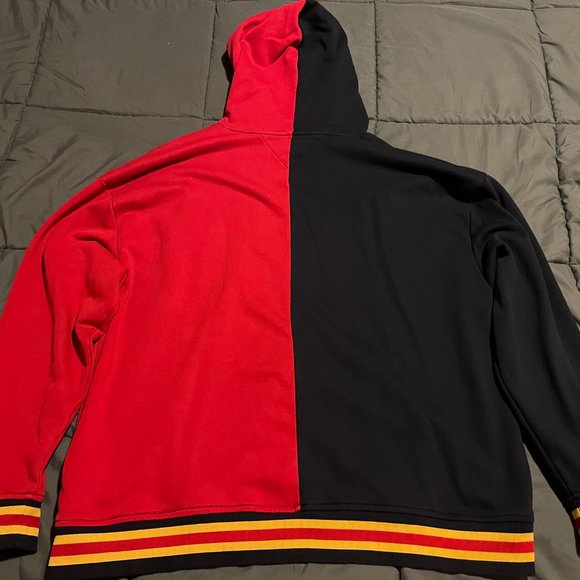 Vintage Tommy Hilfiger 2 Tone Color Scheme Sweater - Picture 5 of 6